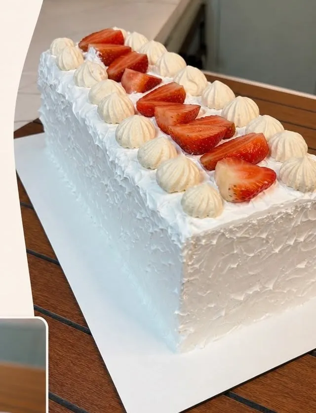 Torta Suspiro con Fresas